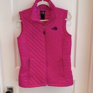 The north face women’s hot pink puffer vest